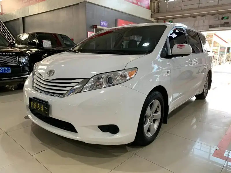 Toyota Sienna, 2015