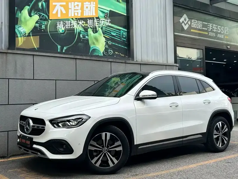 Mercedes-Benz GLA, 2022 — фото 1