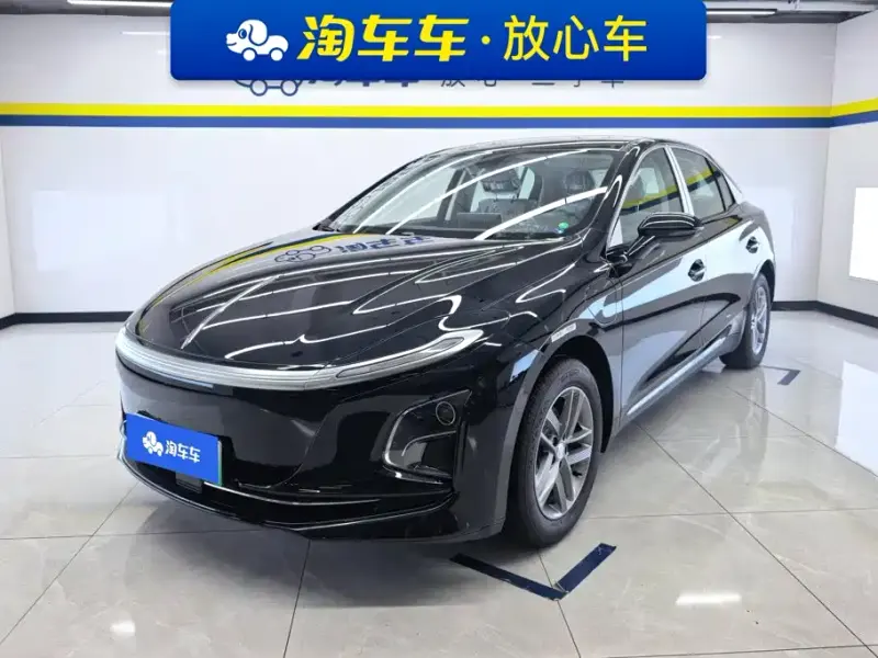 Hongqi E-QM5, 2025