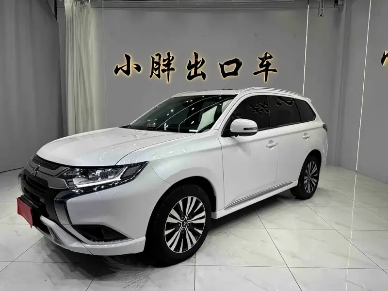 Mitsubishi Outlander, 2023 — фото 1