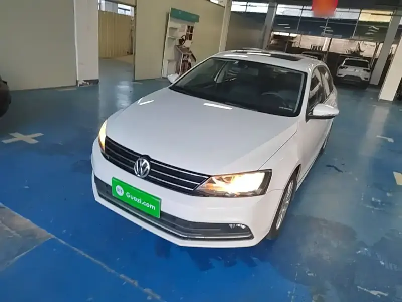 Volkswagen Sagitar, 2015