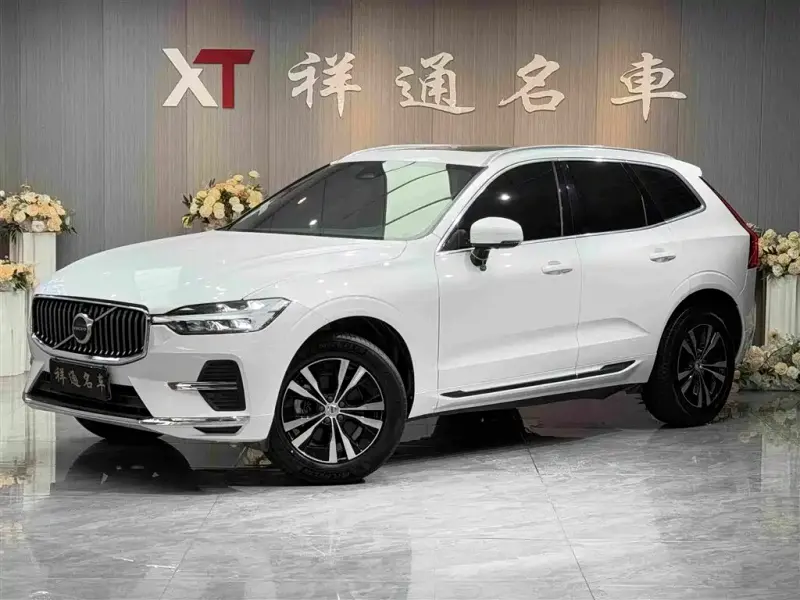 Volvo XC60, 2022 — фото 1