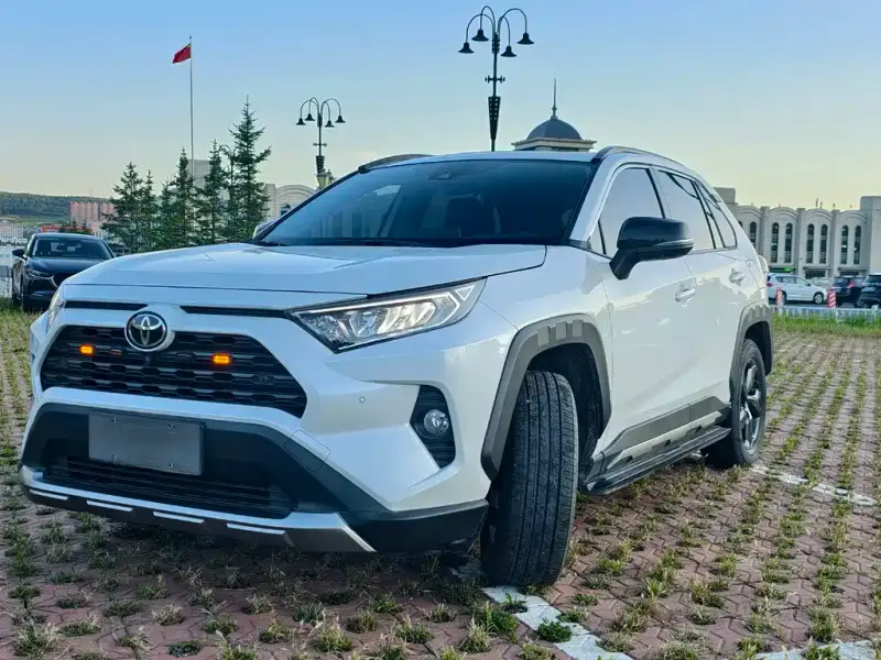 Toyota RAV4, 2023 — фото 1
