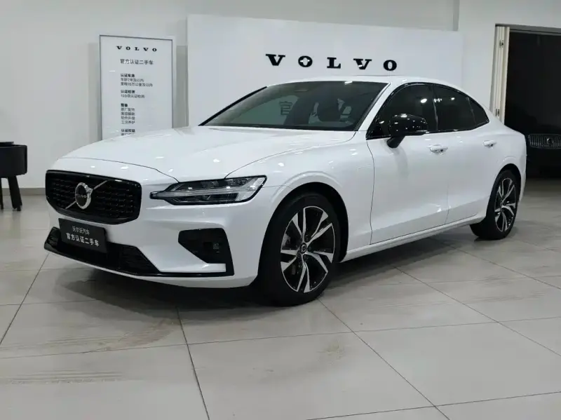 Volvo S60, 2023 — фото 1