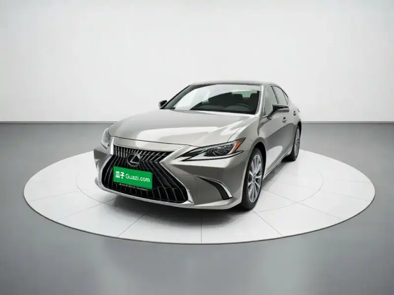 Lexus ES, 2022