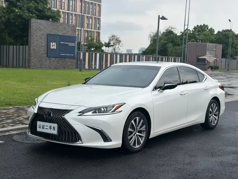 Lexus ES, 2019