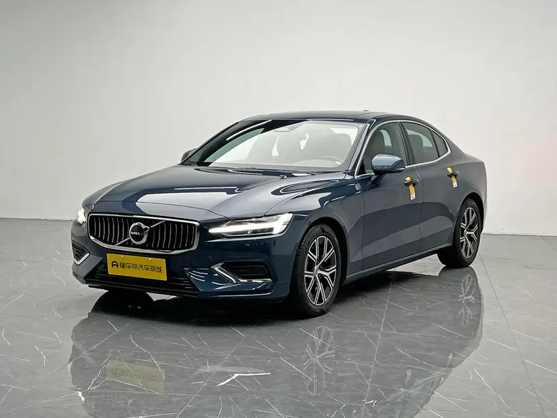 Volvo S60 B4 Luxury Edition, 2023 — фото 1