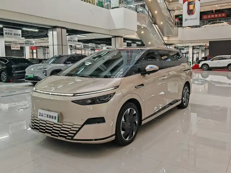 XPeng X9, 2024