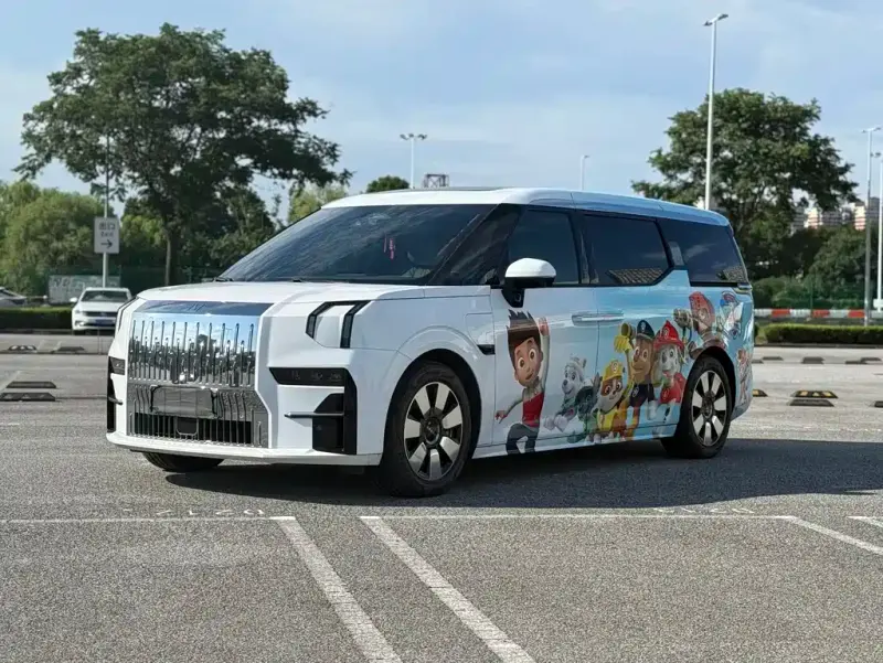 Zeekr 009, 2023