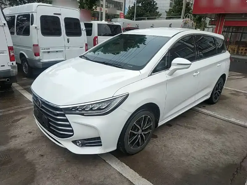 BYD MAX, 2018