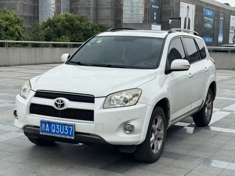 Toyota RAV4, 2011 — фото 1
