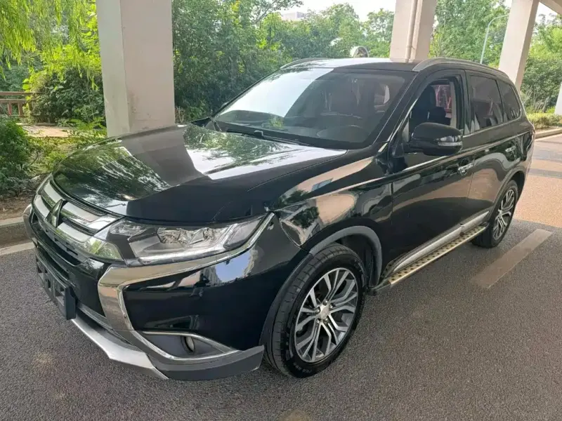 Mitsubishi Outlander, 2017 — фото 1