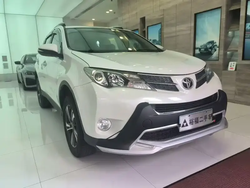 Toyota RAV4, 2015 — фото 1