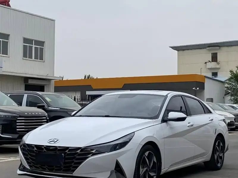 Hyundai Elantra, 2022