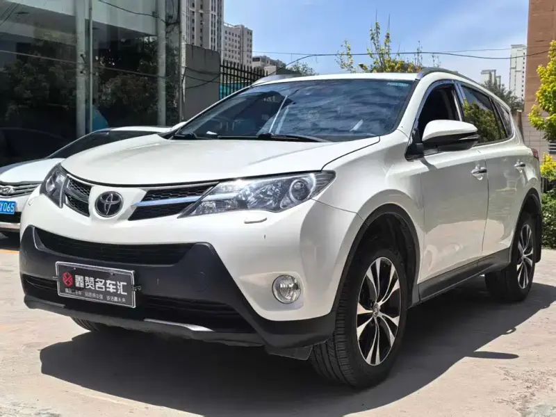 Toyota RAV4, 2015 — фото 1