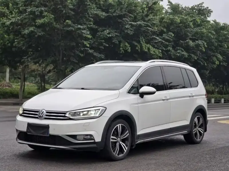 Volkswagen Touran, 2019 — фото 1