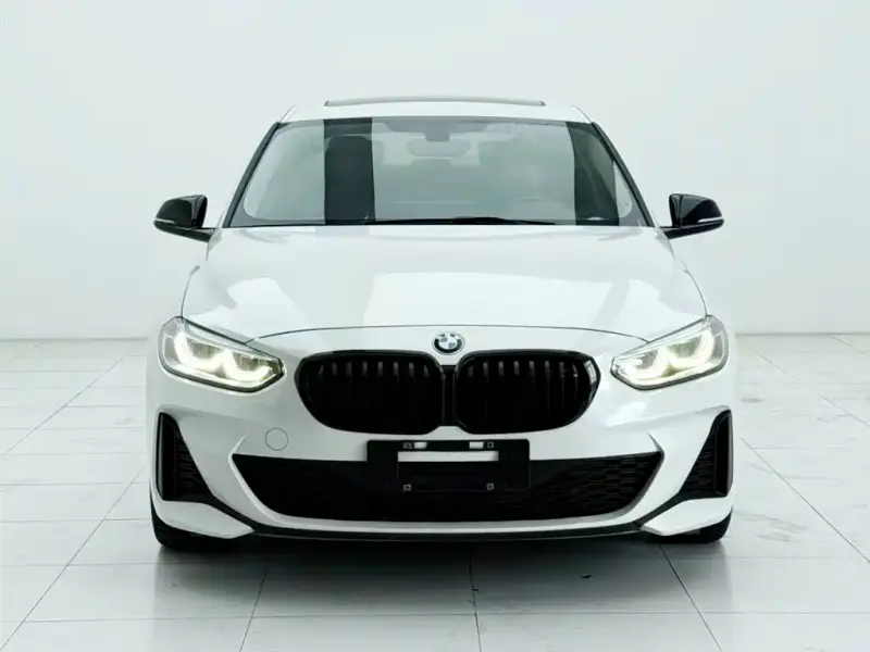 BMW 1 Series, 2022