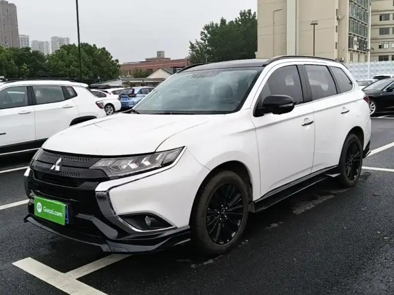 Mitsubishi Outlander, 2022
