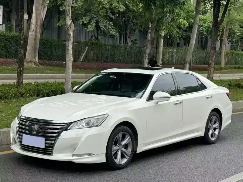 Toyota Crown, 2016