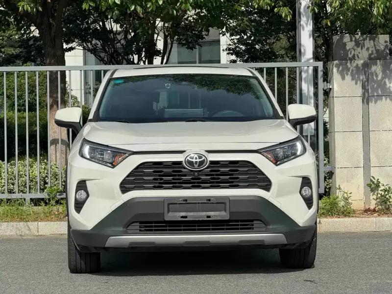 Toyota RAV4, 2020 — фото 1