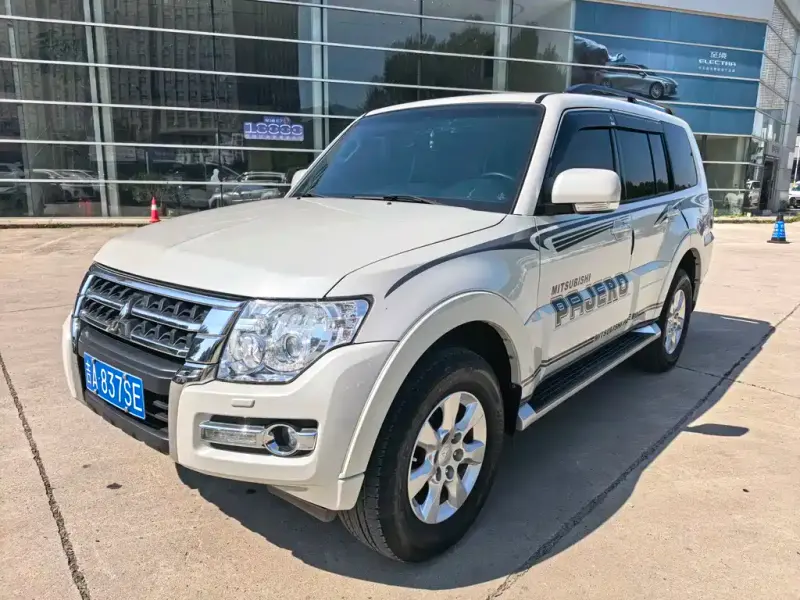 Mitsubishi Pajero (Import), 2017