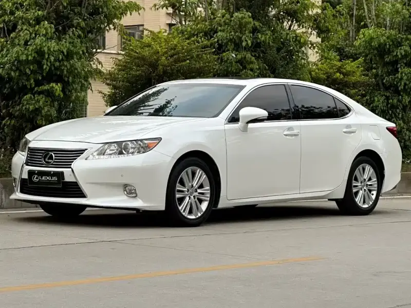 Lexus ES, 2014