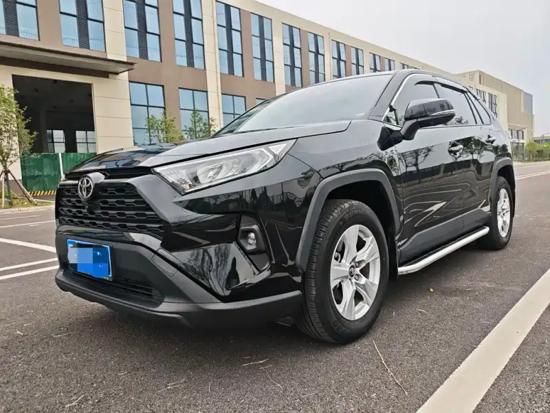 Toyota RAV4, 2023 — фото 1