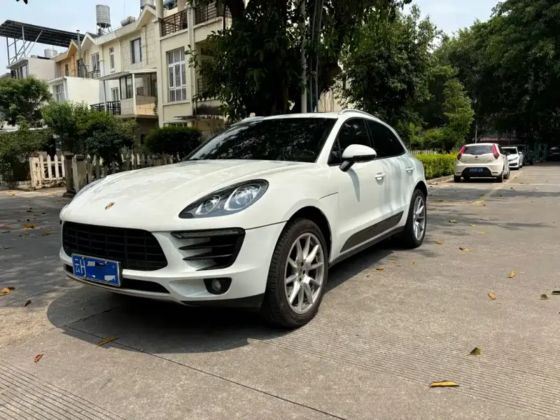 Porsche Macan, 2015