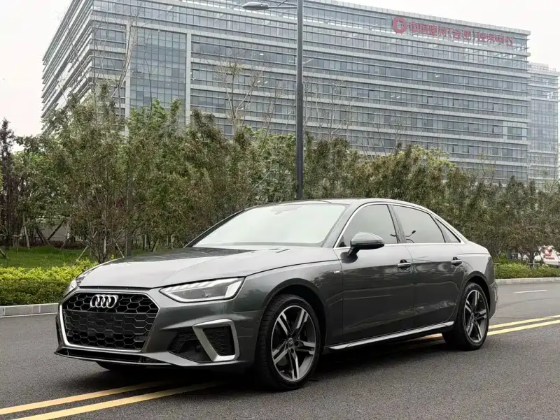 Audi A4L, 2021