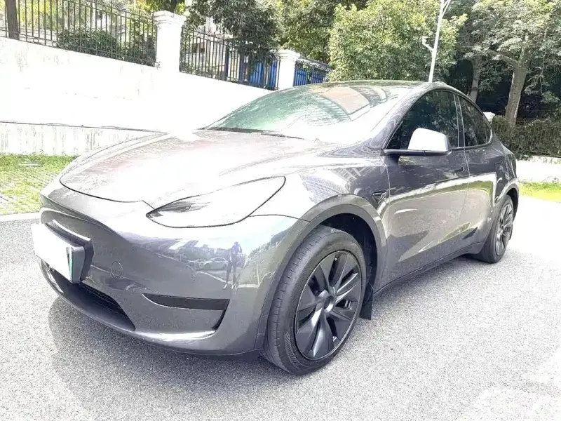 Tesla Model Y, 2024