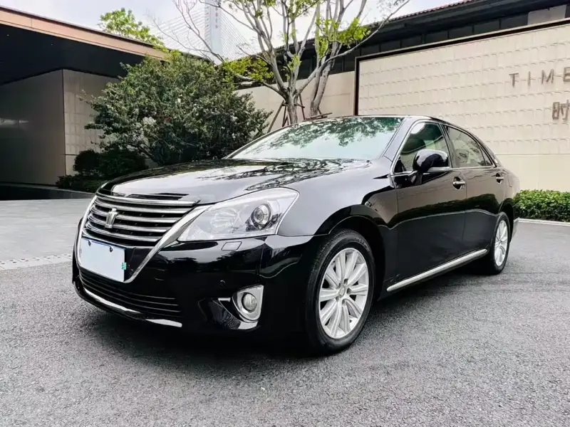 Toyota Crown, 2013