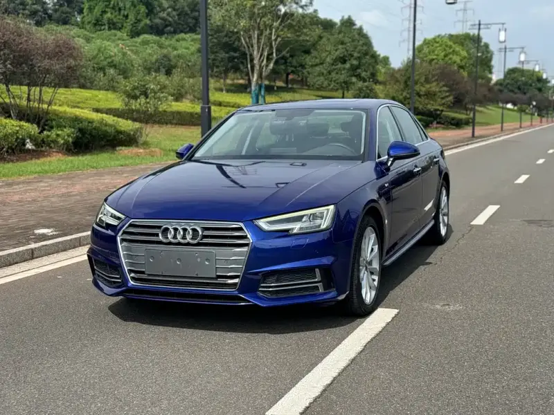 Audi A4L, 2018 — фото 1