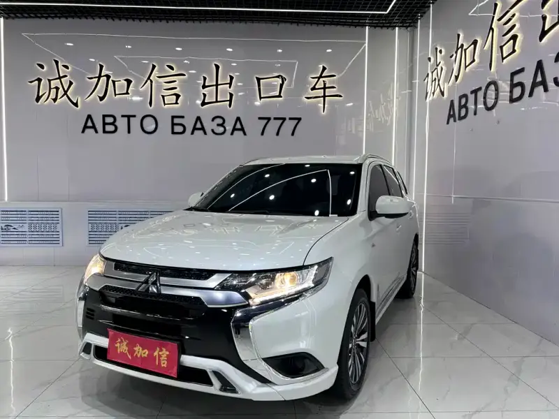 Mitsubishi Outlander, 2022 — фото 1