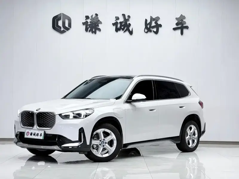 BMW iX1, 2025