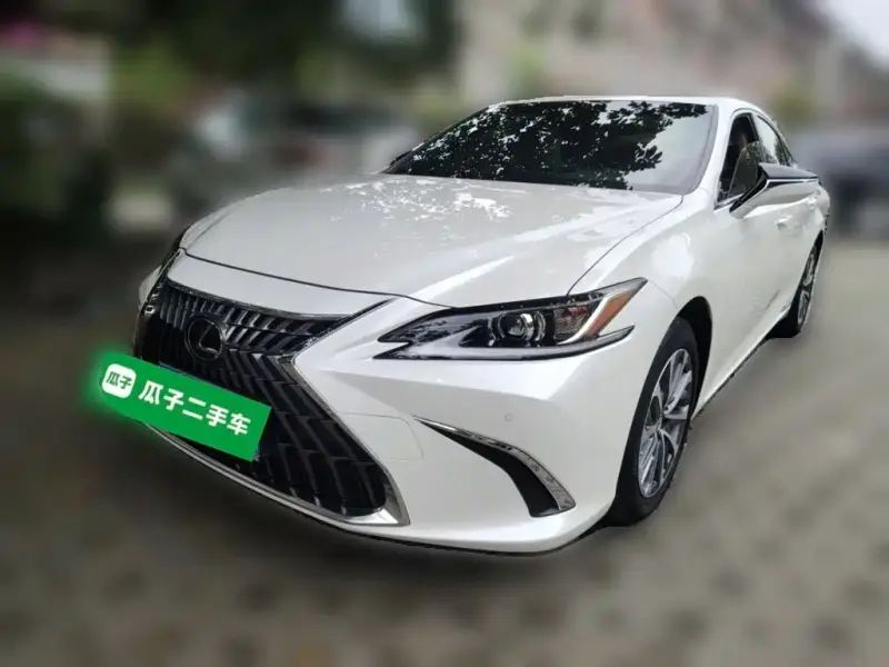 Lexus ES, 2023