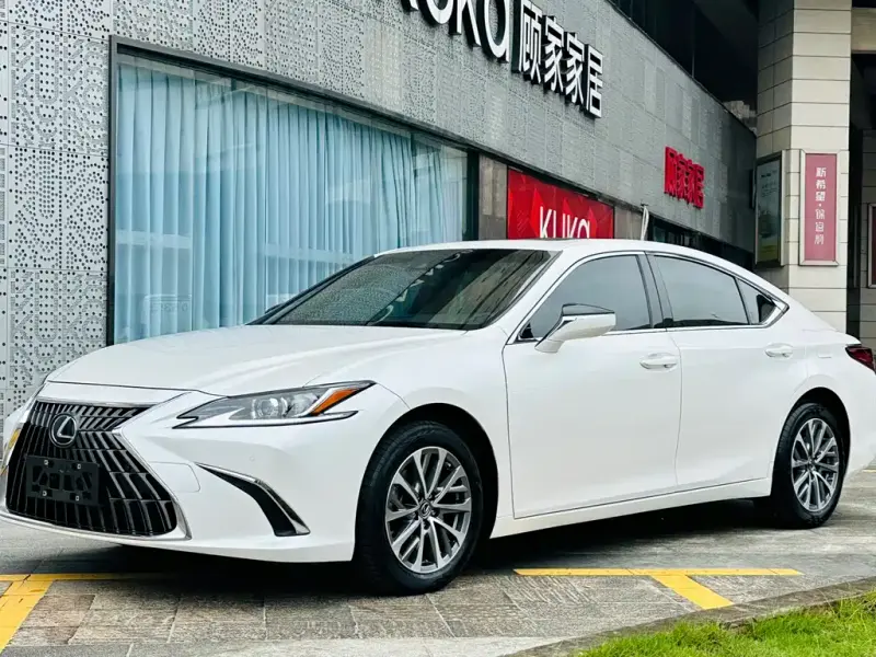 Lexus ES, 2023
