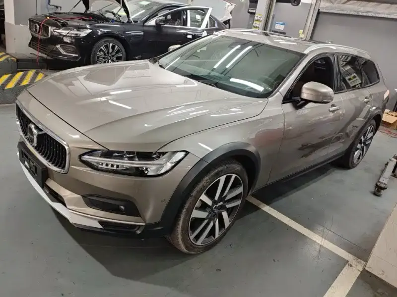 Volvo V90, 2022
