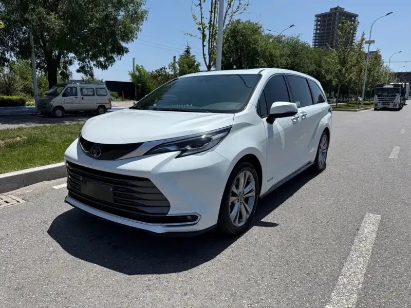 Toyota Sienna, 2023