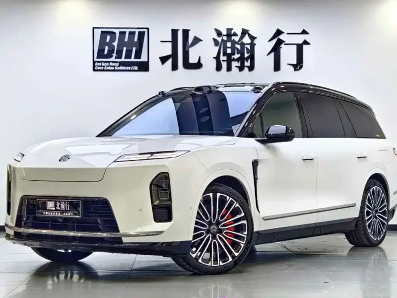 NIO ES8, 2025