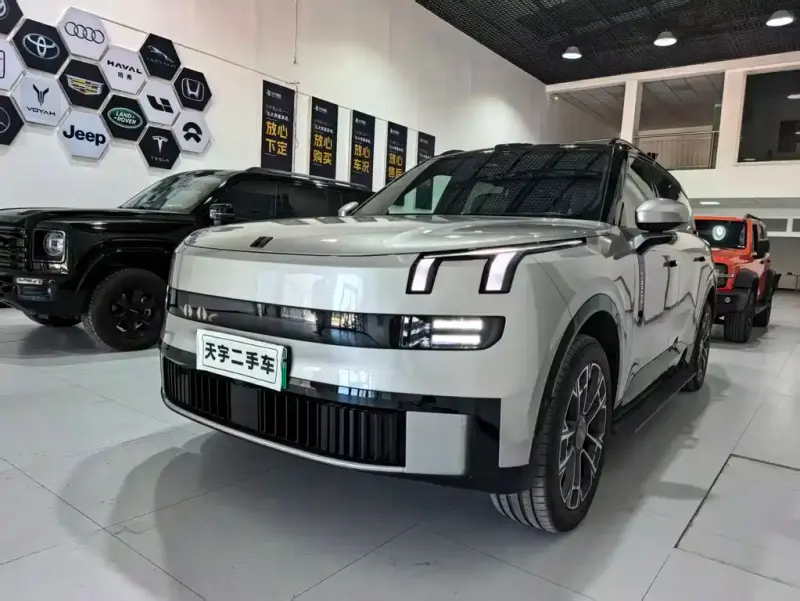 Lynk & Co 900, 2025