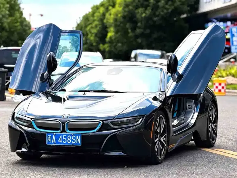 BMW i8, 2015