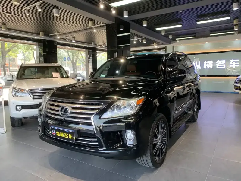 Lexus LX, 2013