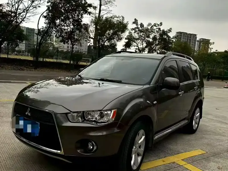 Mitsubishi Outlander (Import), 2012