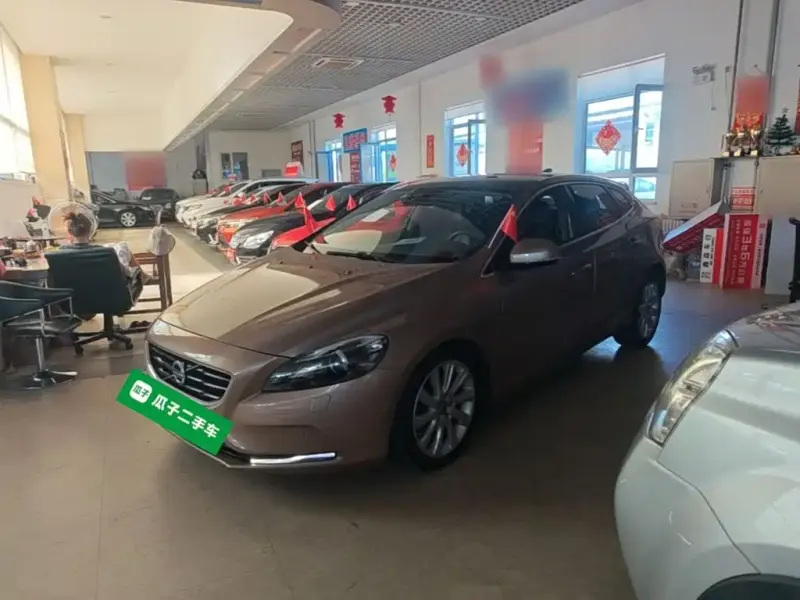 Volvo V40, 2015