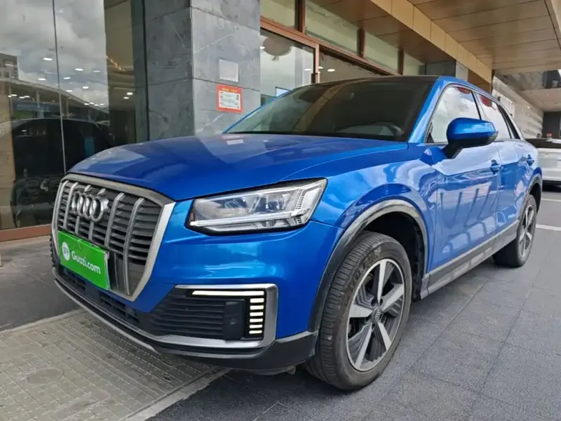 Audi Q2L e-tron, 2020