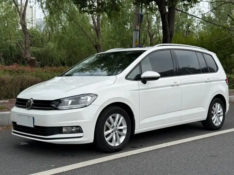 Volkswagen Touran, 2018 — фото 1