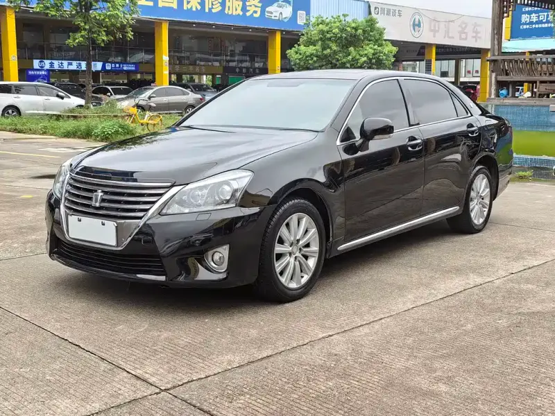 Toyota Crown, 2013