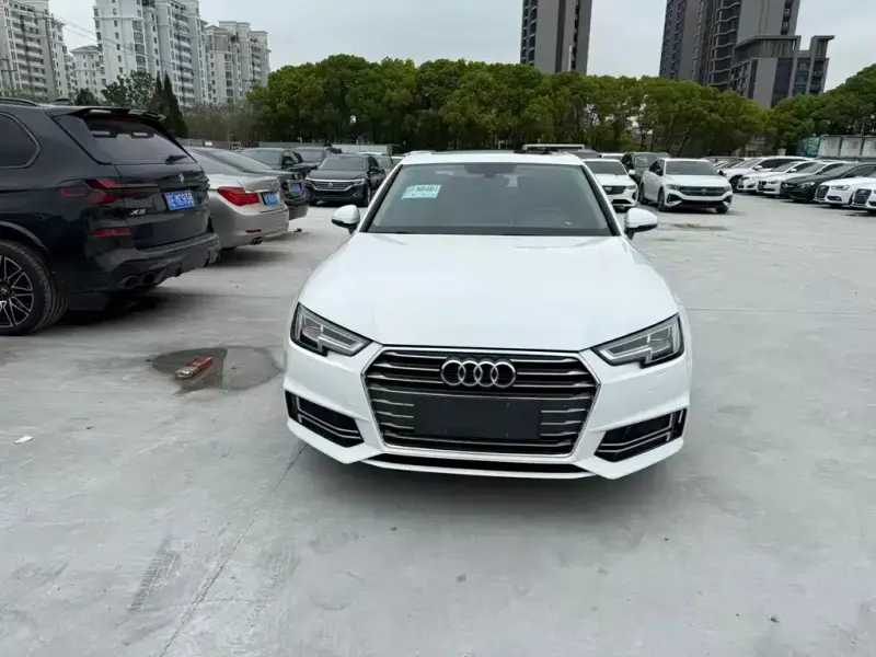 Audi A4L, 2018 — фото 1