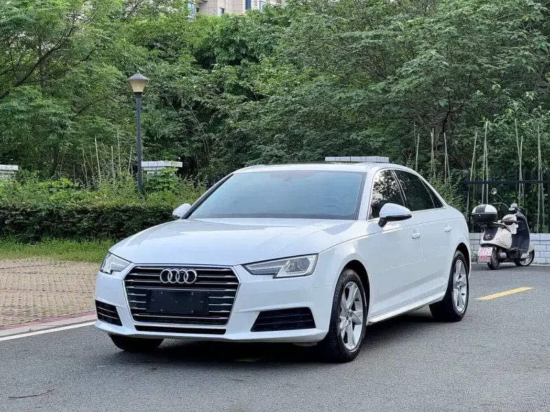 Audi A4L, 2017 — фото 1