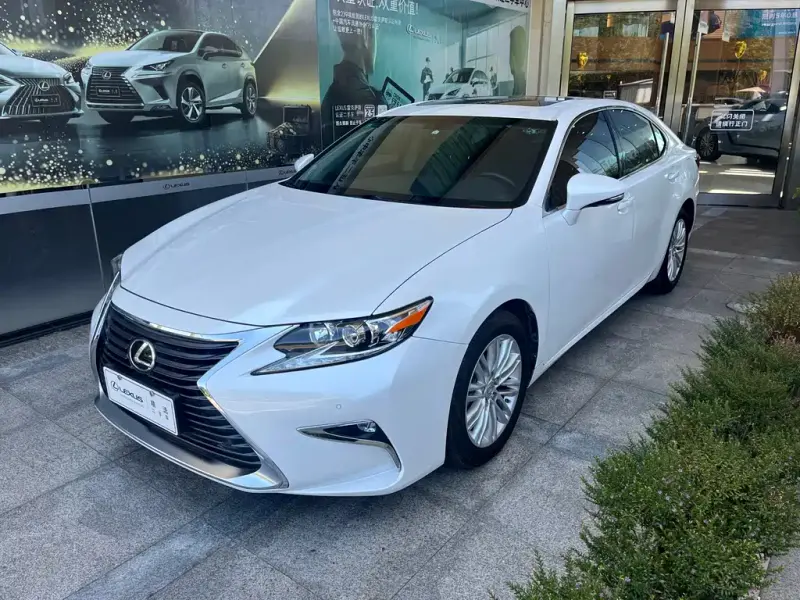 Lexus ES, 2015